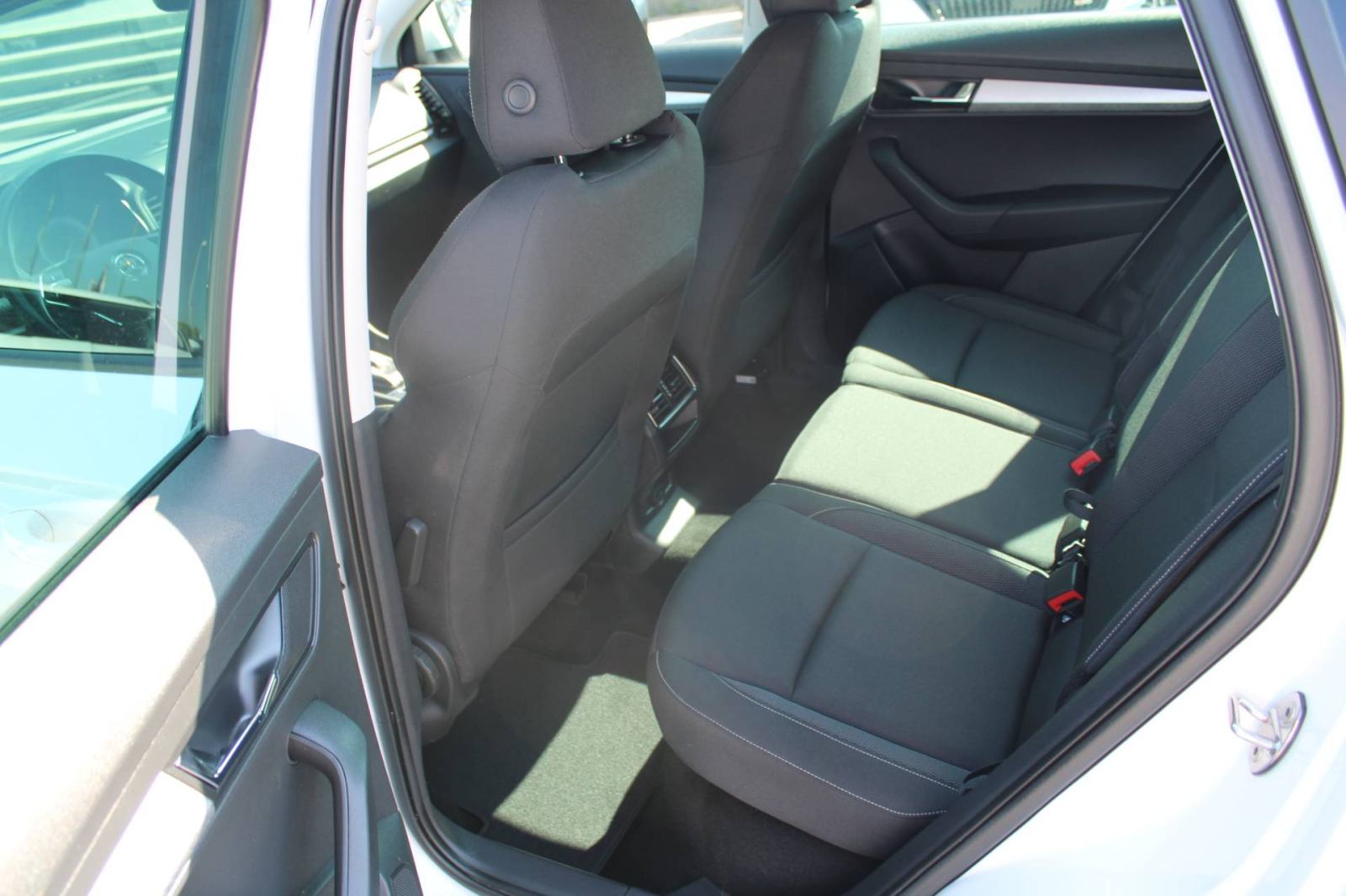 Škoda Karoq 2.0 TDi DSG *NAVIGACIJA, LED, KAMERA*, fotografija 11