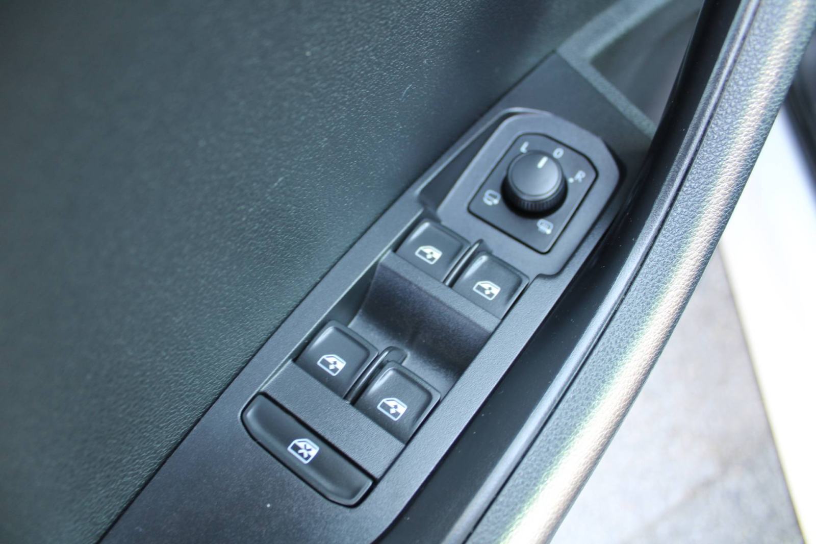 Škoda Karoq 2.0 TDi DSG *NAVIGACIJA, LED, KAMERA*, fotografija 14