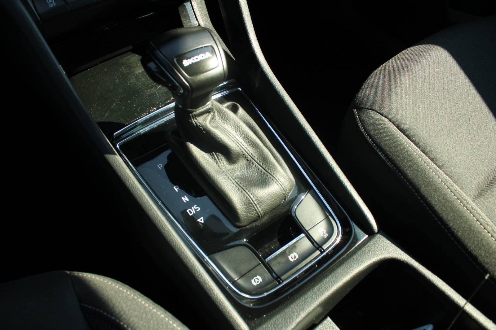 Škoda Karoq 2.0 TDi DSG *NAVIGACIJA, LED, KAMERA*, fotografija 17