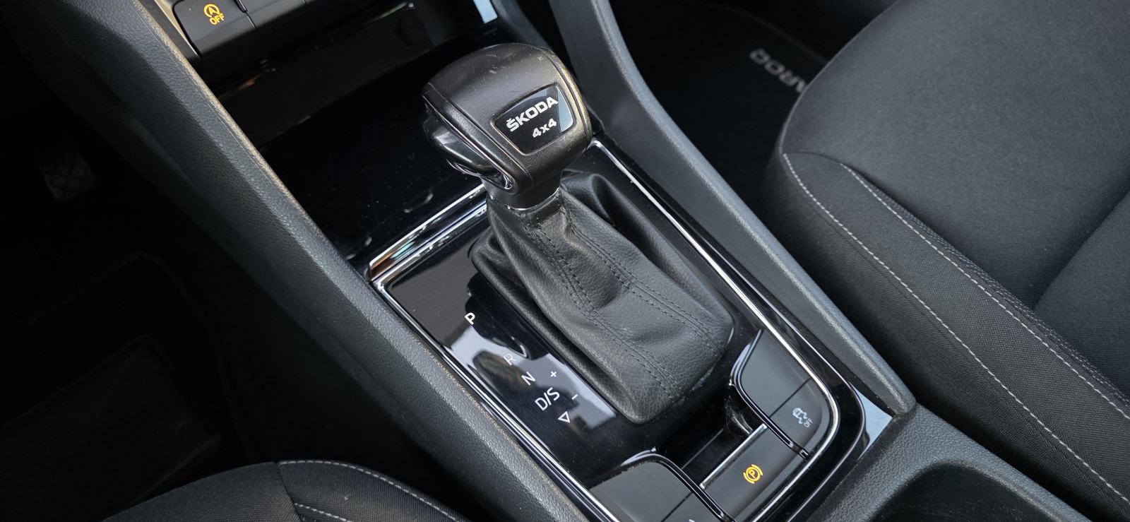Škoda Karoq 2,0 TDI, 110KW, 4x4, FULL LED, ADAP.TEMP, , KAM, U PDV-u, fotografija 16