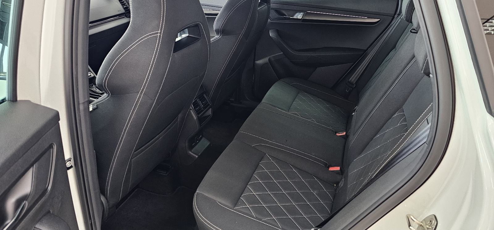 Škoda Karoq 2,0 TDI DSG SPORTLINE,LEASING DO 8g.BEZ UČEŠĆA, fotografija 13