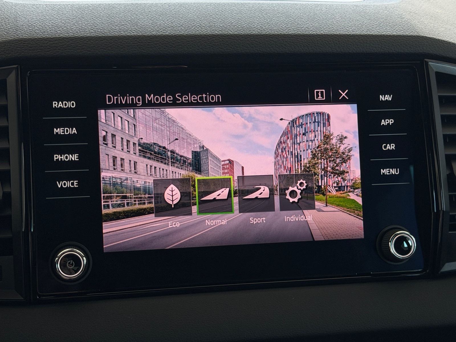 Škoda Karoq 2,0 TDI DSG, SPORTLINE, MATRIX, JAMSTVO 24MJ, LEASING, fotografija 18