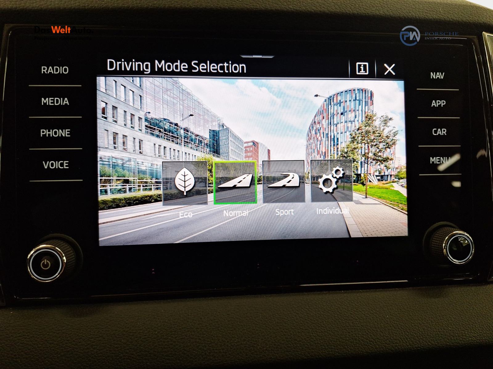 Škoda Karoq 2.0 TDI DSG Style, fotografija 15