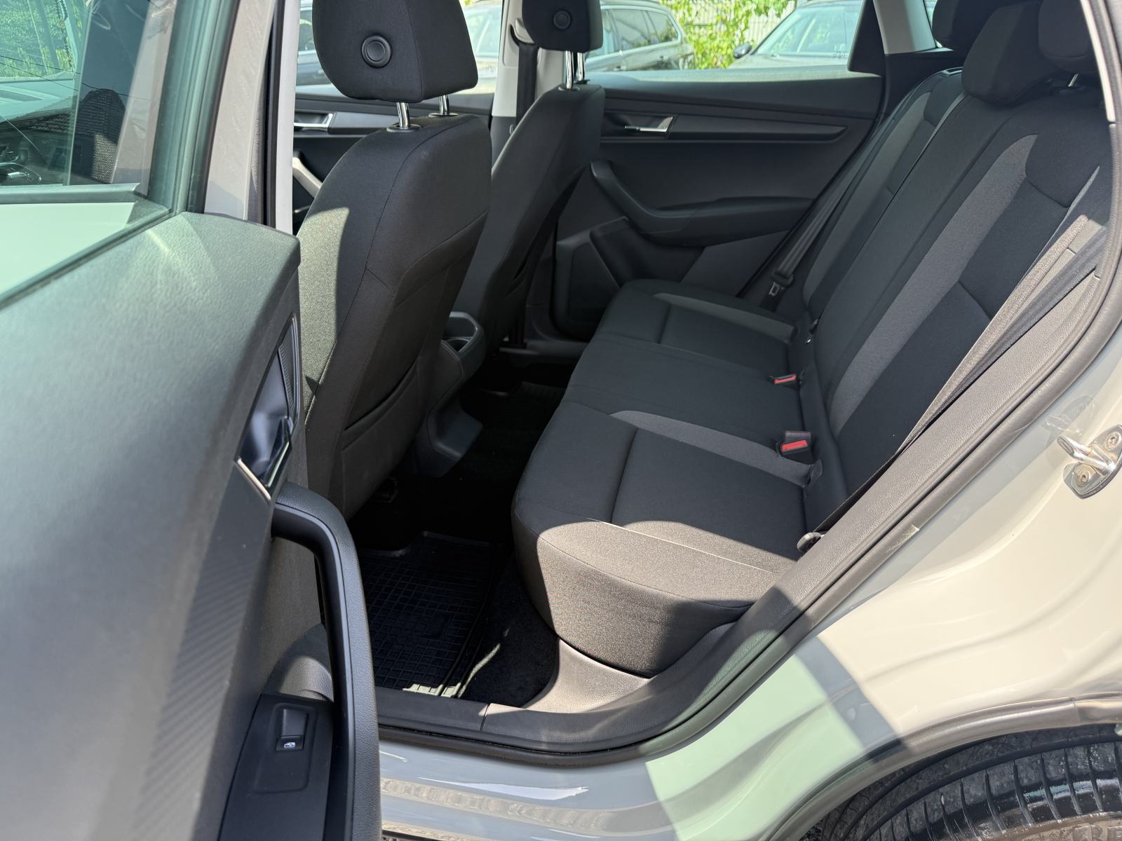 Škoda Karoq 2,0 TDI HR AUTO,NOVE GUME,REG.GOD.DANA,JAMSTVO!!!, fotografija 19
