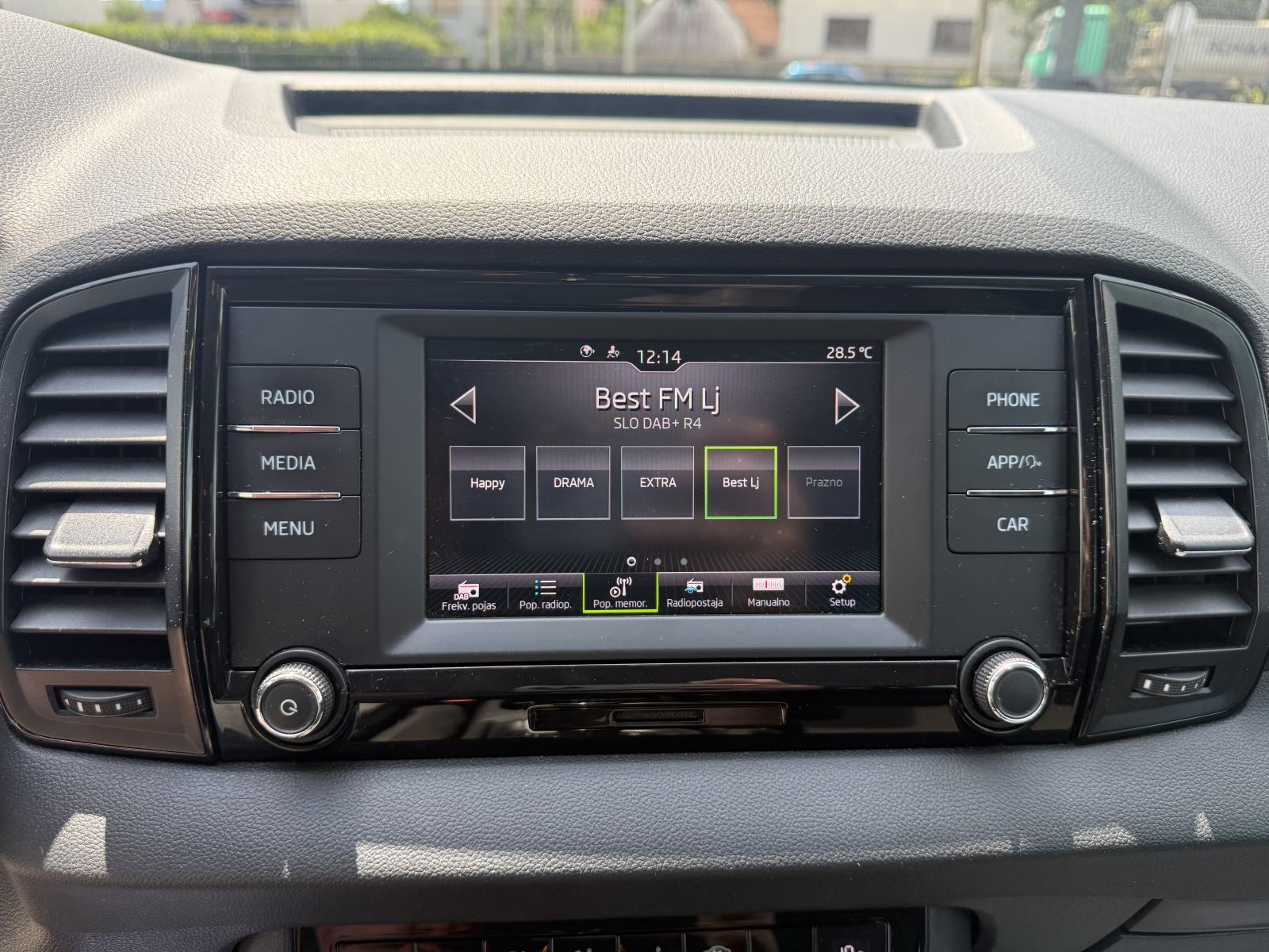 Škoda Karoq 2,0 TDI HR AUTO,NOVE GUME,REG.GOD.DANA,JAMSTVO!!!, fotografija 13