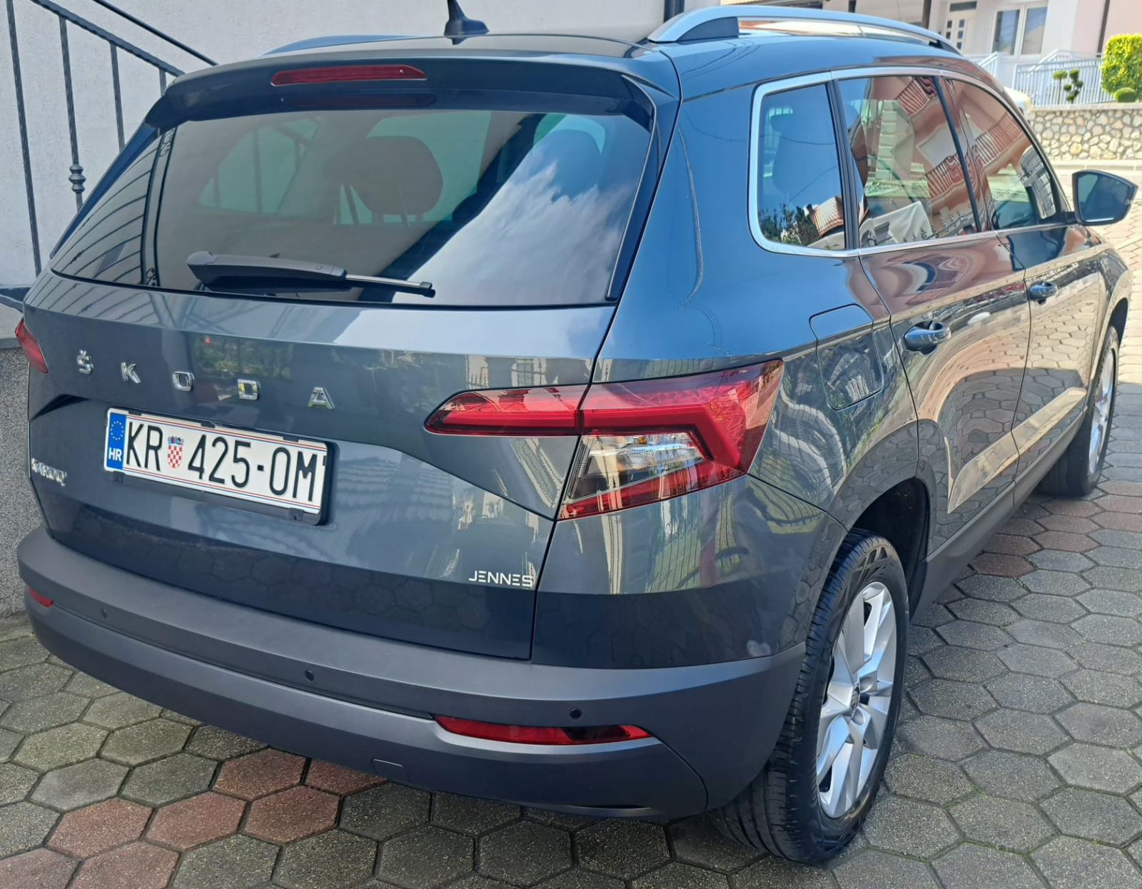 Škoda Karoq 2,0 TDI, LED, virtual, grijanje svih sjedala, kao novi, fotografija 4