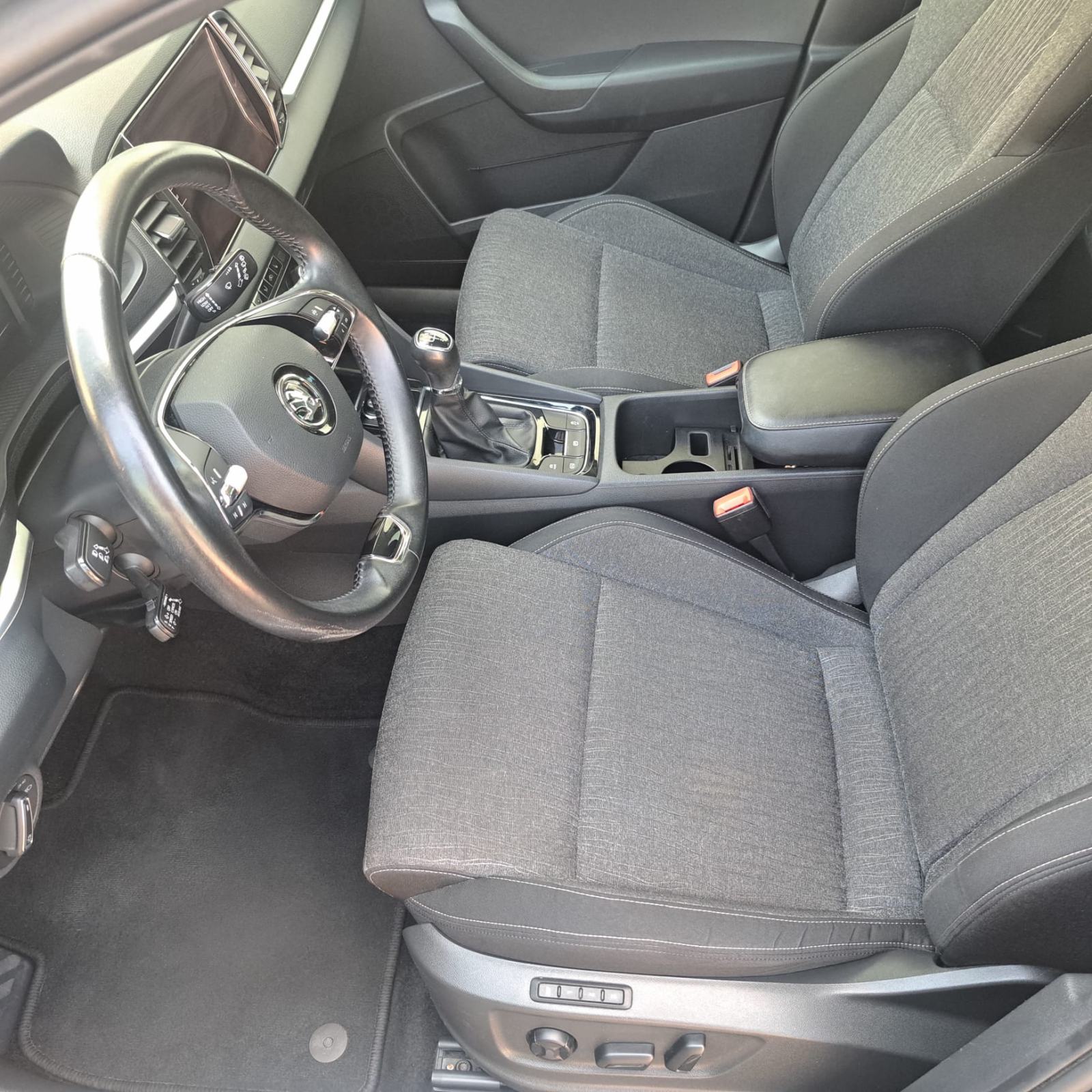 Škoda Karoq 2,0 TDI, LED, virtual, grijanje svih sjedala, kao novi, fotografija 8