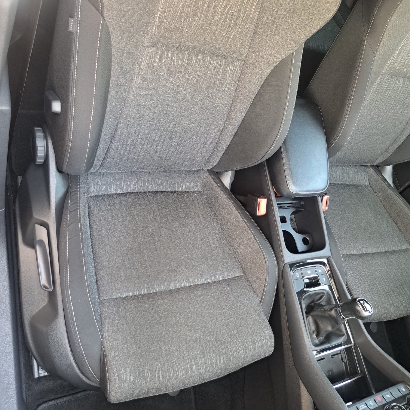 Škoda Karoq 2,0 TDI, LED, virtual, grijanje svih sjedala, kao novi, fotografija 9