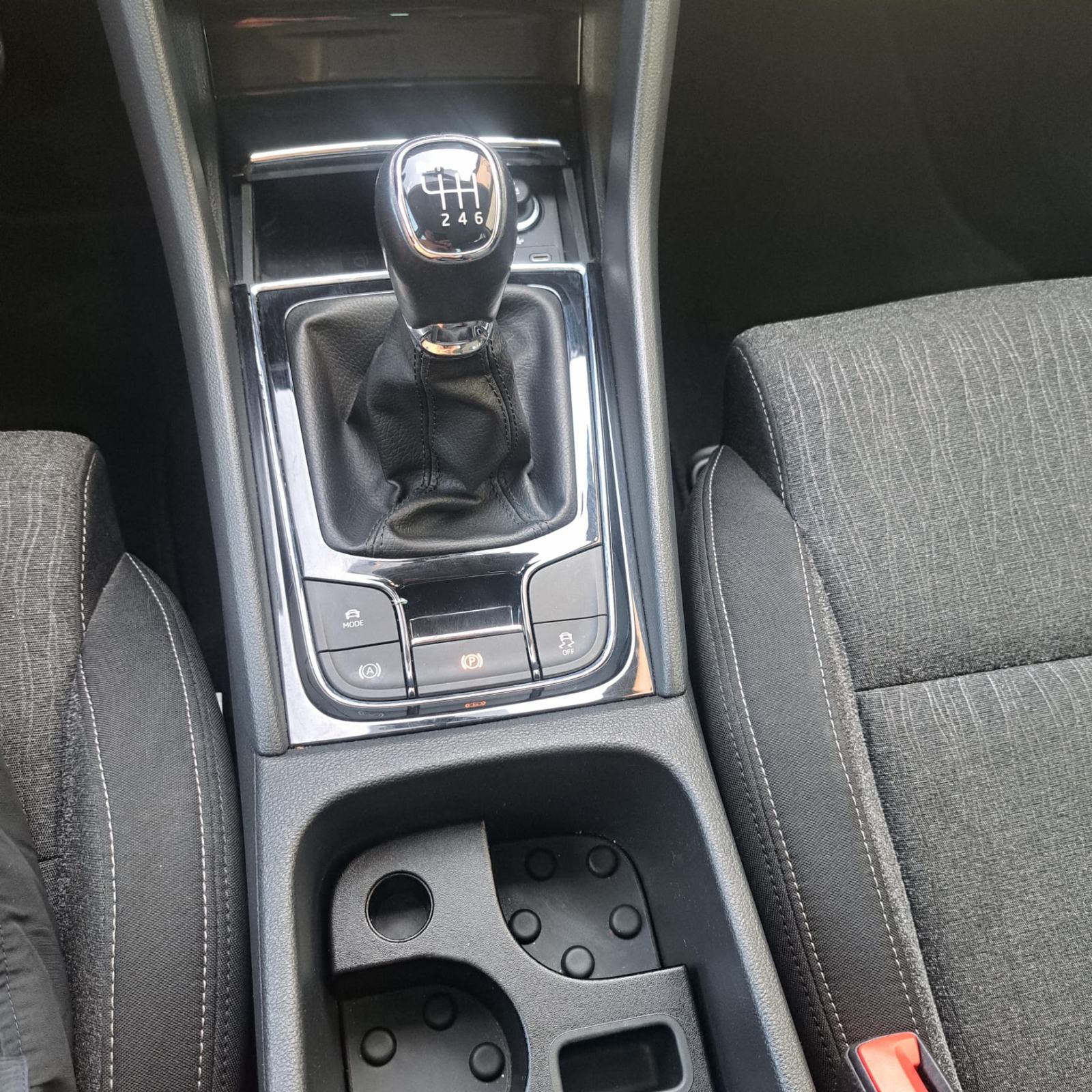 Škoda Karoq 2,0 TDI, LED, virtual, grijanje svih sjedala, kao novi, fotografija 15