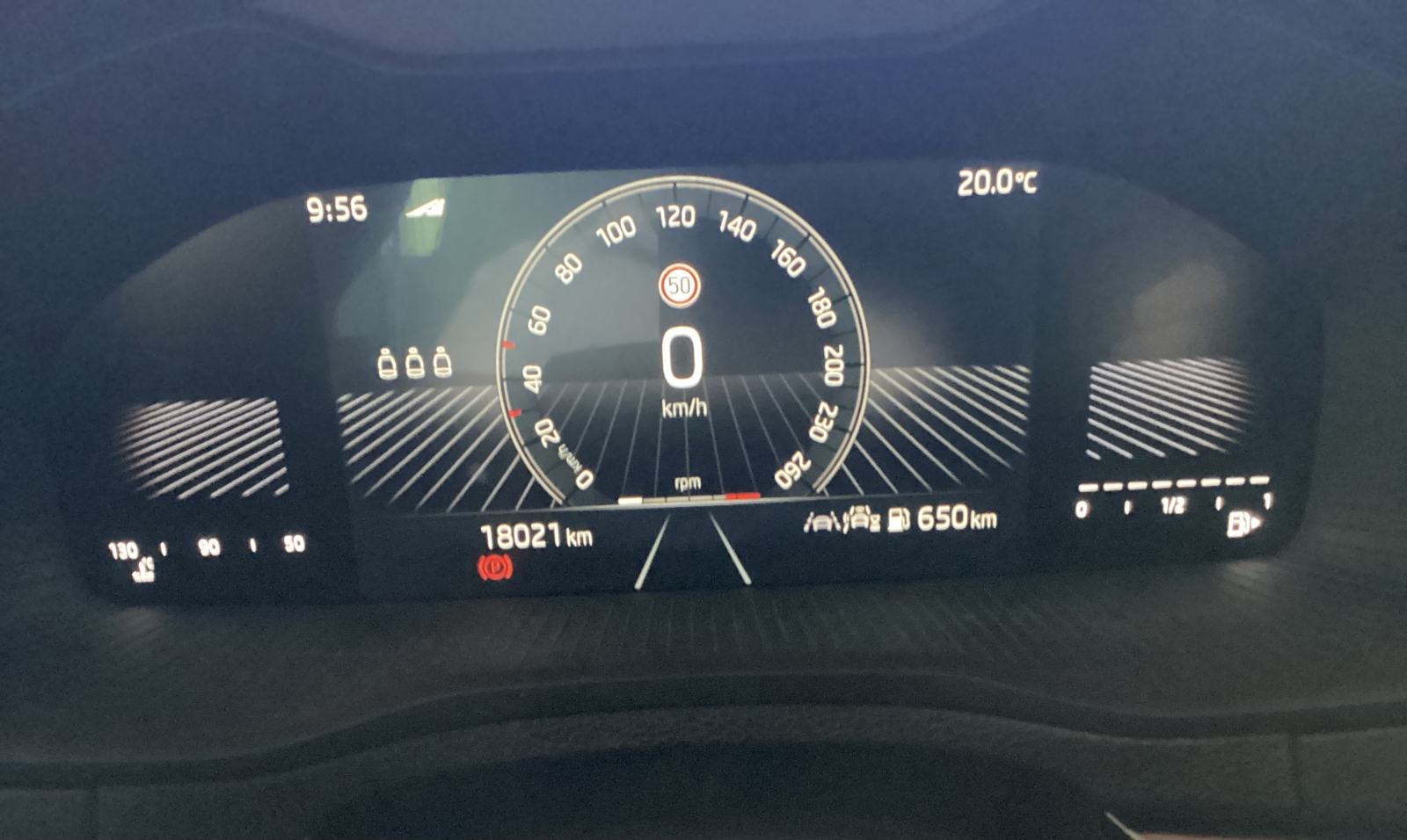 Škoda Karoq 2.0 TDI Selection, fotografija 13