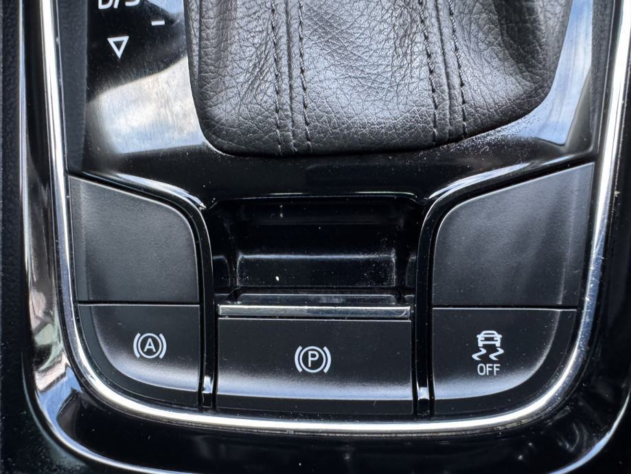 Škoda Karoq 2,0 TDI ⭐ Kamera, Full LED, Navi ⭐ Veliki servis, fotografija 16