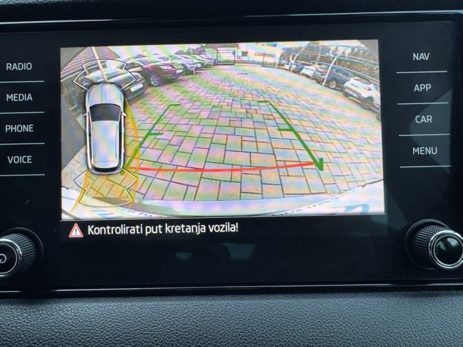 Škoda Karoq 2,0 TDI ⭐ Kamera, Full LED, Navi ⭐ Veliki servis, fotografija 14