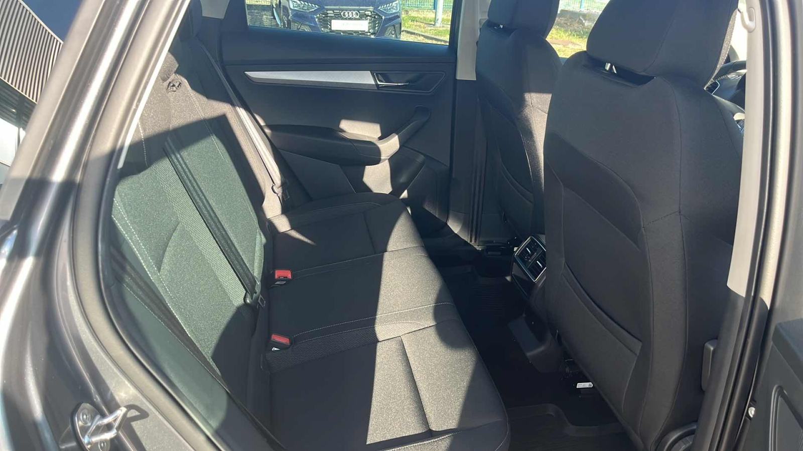 SKODA KAROQ 2023 • PREMIUM jamstvo • AutoZubak Rabljena, fotografija 10