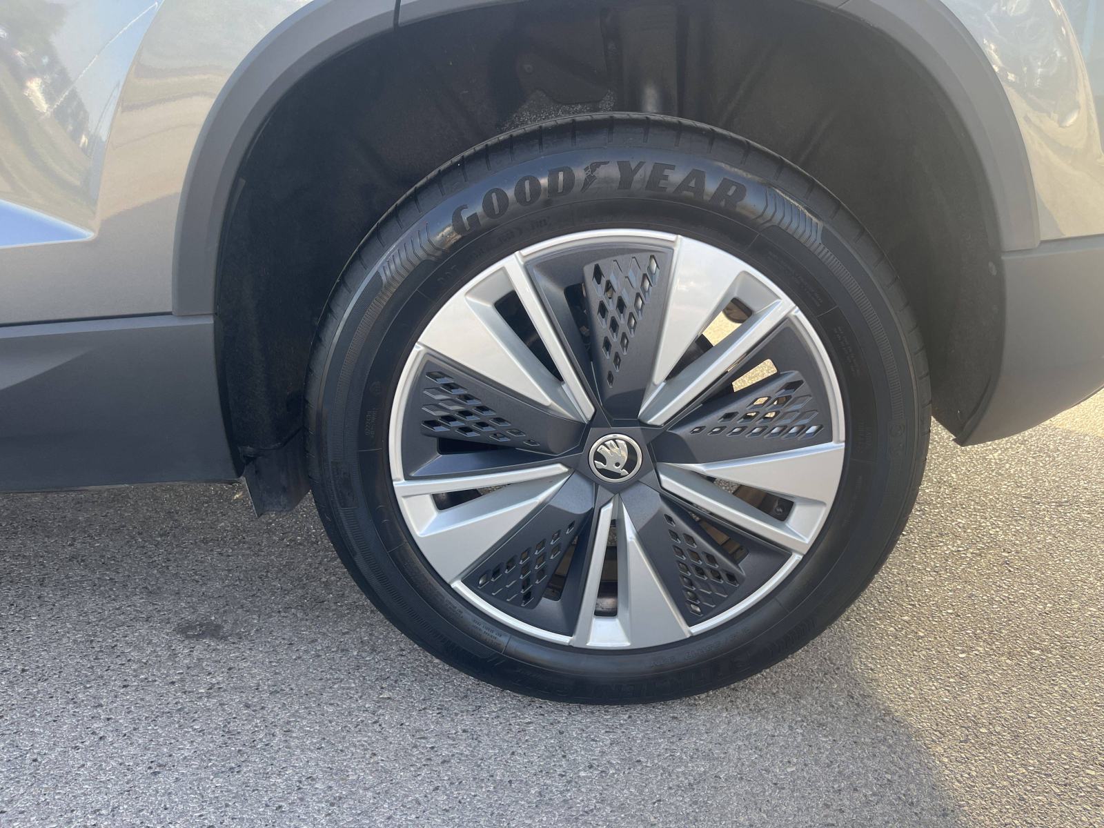 SKODA KAROQ 2023 • PREMIUM jamstvo • AutoZubak Rabljena, fotografija 16