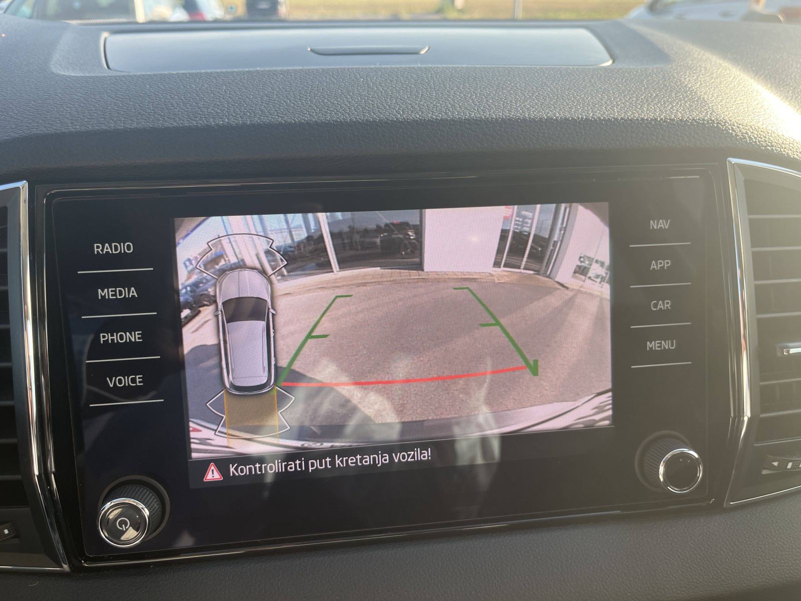 SKODA KAROQ 2023 • PREMIUM jamstvo • AutoZubak Rabljena, fotografija 19