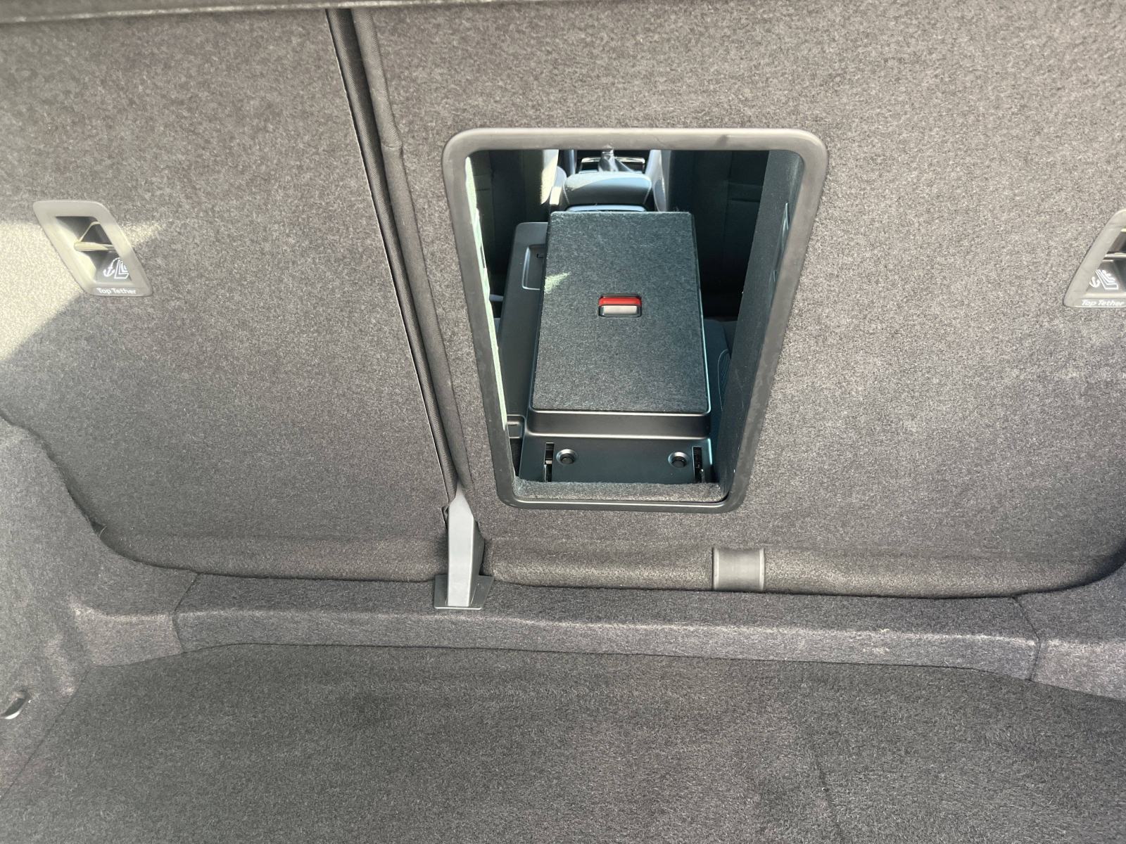 SKODA KAROQ 2023 • PREMIUM jamstvo • AutoZubak Rabljena, fotografija 20