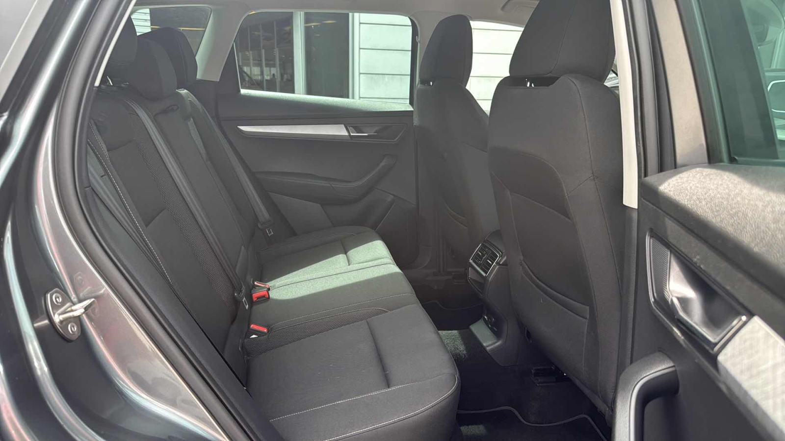 SKODA KAROQ 2024 • PREMIUM jamstvo • AutoZubak Rabljena, fotografija 10