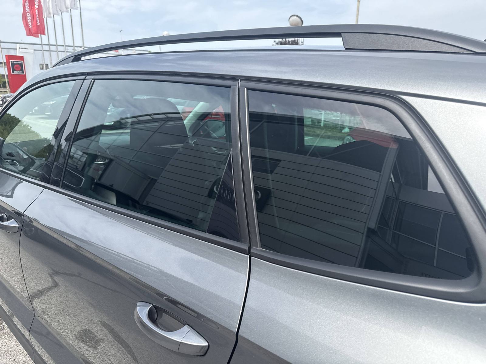 SKODA KAROQ 2024 • PREMIUM jamstvo • AutoZubak Rabljena, fotografija 16