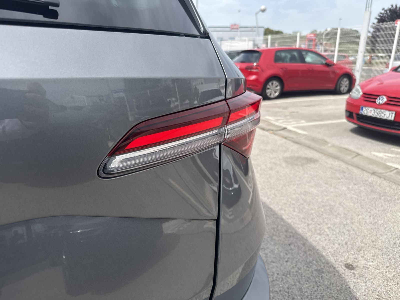 SKODA KAROQ 2024 • PREMIUM jamstvo • AutoZubak Rabljena, fotografija 17