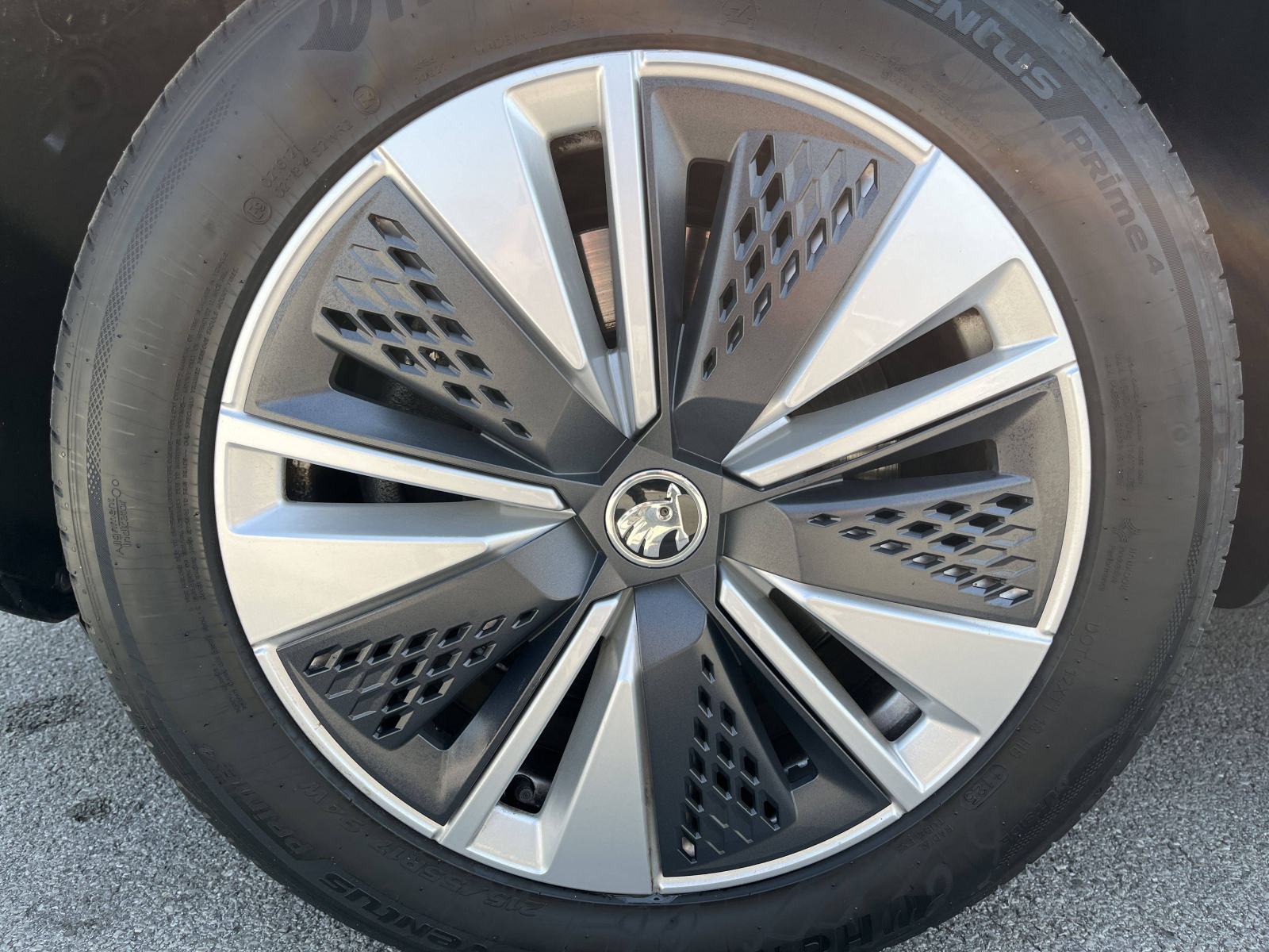 SKODA KAROQ 2024 • PREMIUM jamstvo • AutoZubak Rabljena, fotografija 16