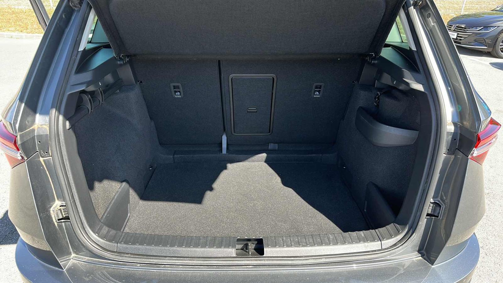SKODA KAROQ 2024 • PREMIUM jamstvo • AutoZubak Rabljena, fotografija 12