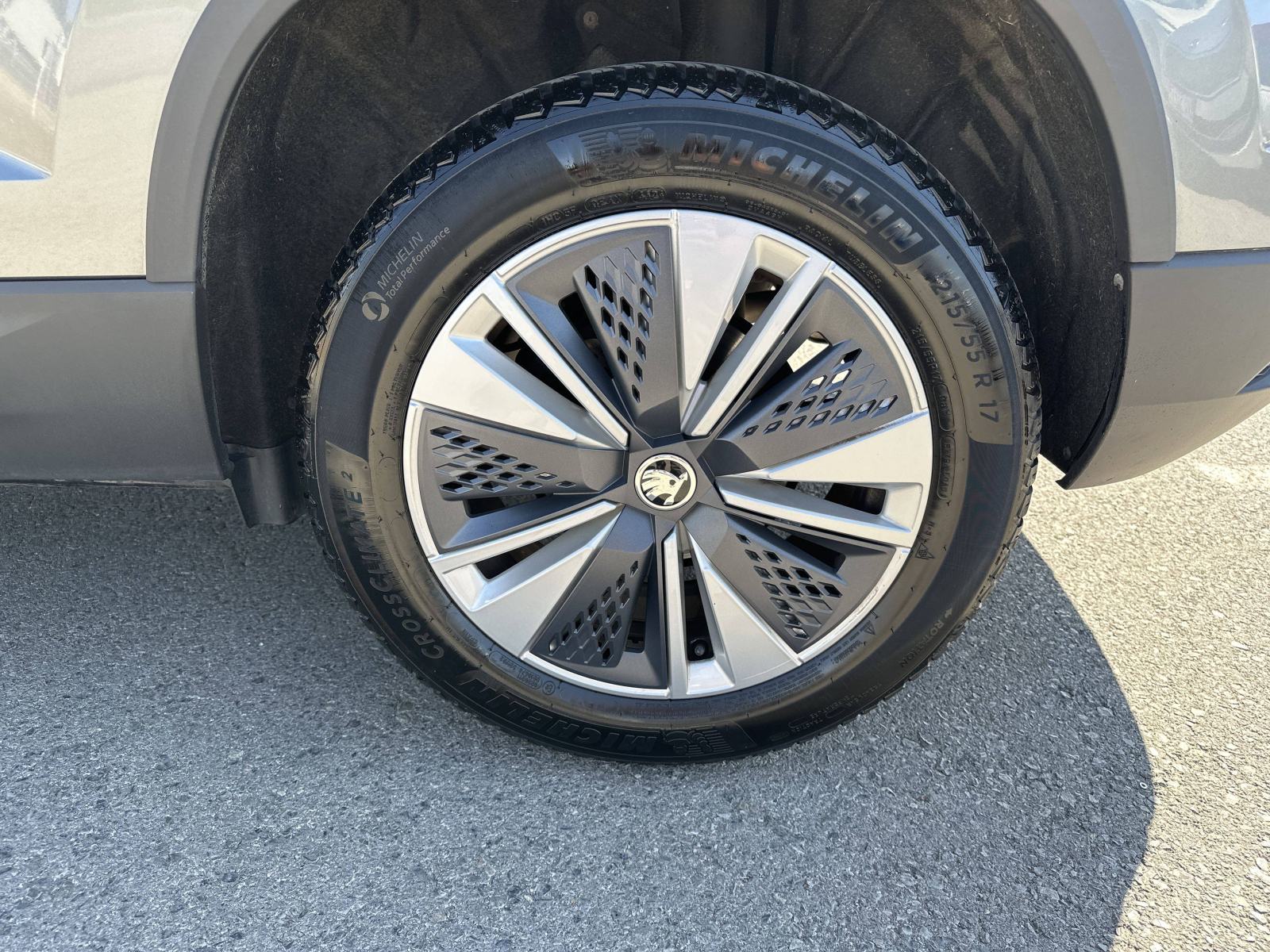 SKODA KAROQ 2024 • PREMIUM jamstvo • AutoZubak Rabljena, fotografija 16