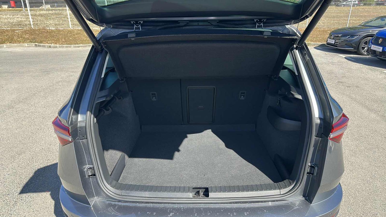 SKODA KAROQ 2024 • PREMIUM jamstvo • AutoZubak Rabljena, fotografija 12