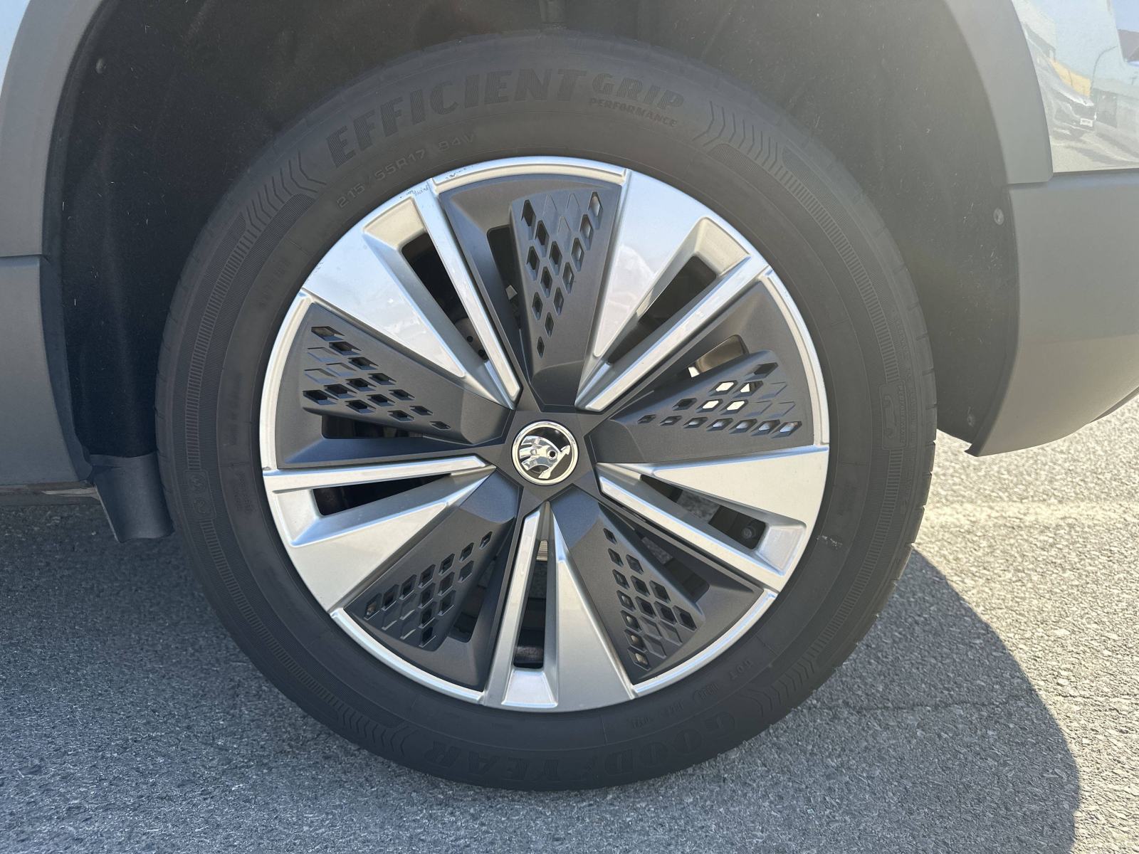 SKODA KAROQ 2024 • PREMIUM jamstvo • AutoZubak Rabljena, fotografija 15