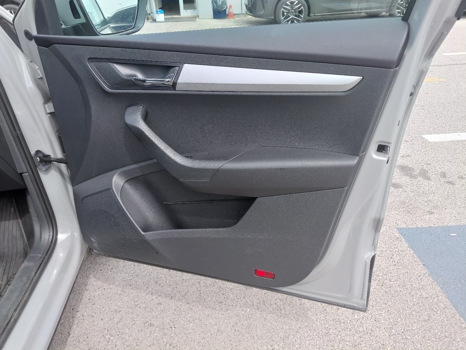 Škoda Karoq automatik DSG 2025./6 godina JAMSTO/kamera/sport interije, fotografija 9