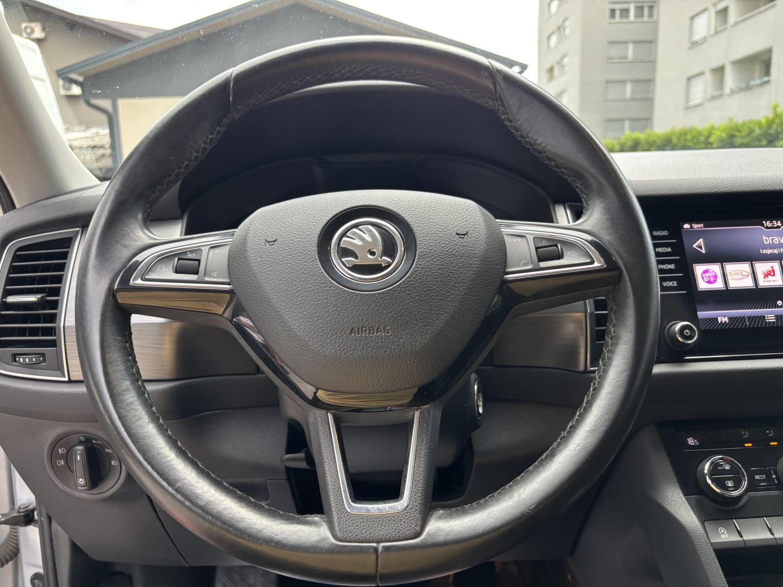 ŠKODA KODIAQ 1,4 BENZIN 2017 GOD PRVI VLASNIK KAO NOVO CIJENA 16,400€, fotografija 17