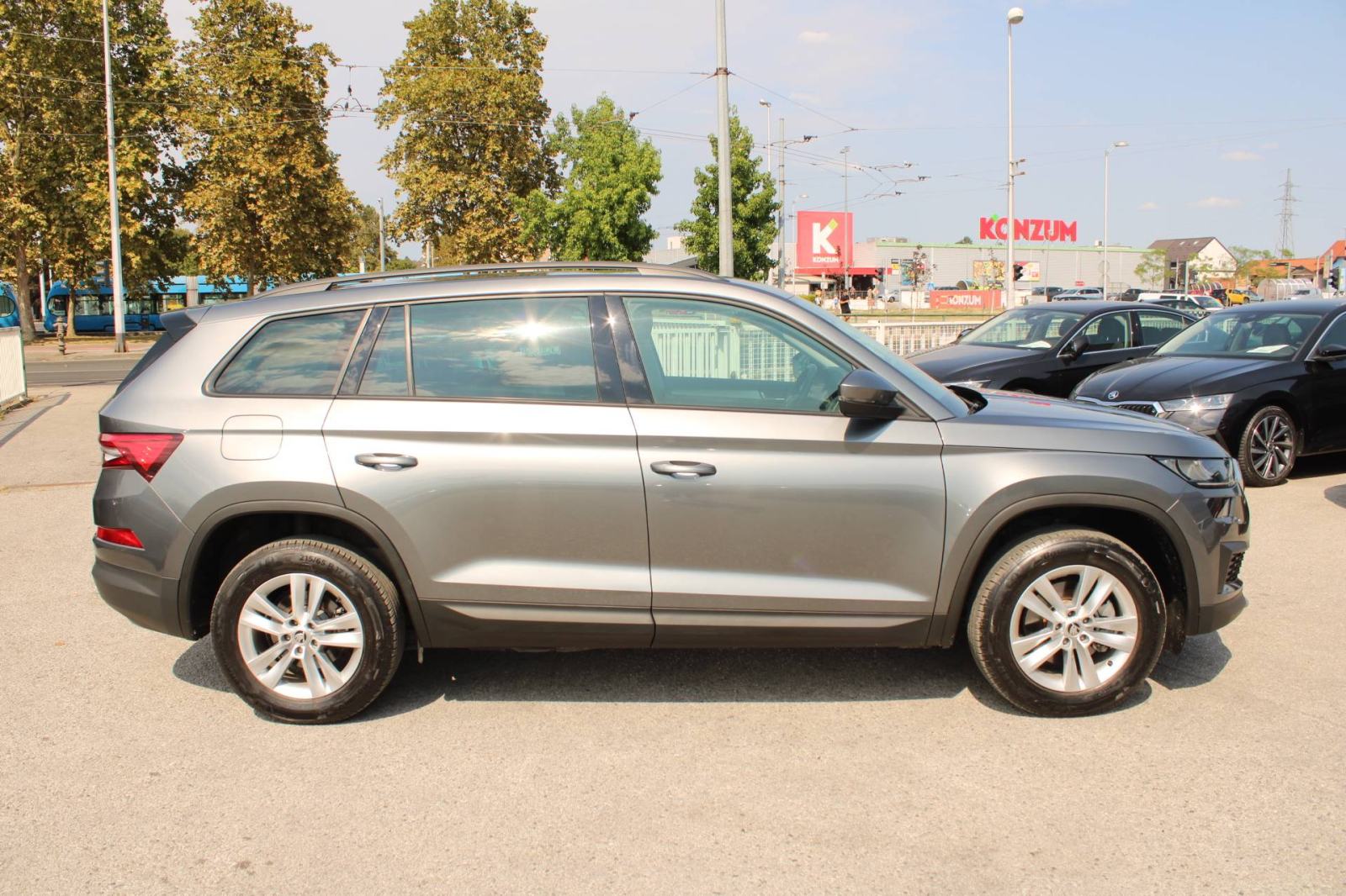 Škoda Kodiaq 1.5 TSi 7 sjedala *LED, NAVIGACIJA, KAMERA*, fotografija 4