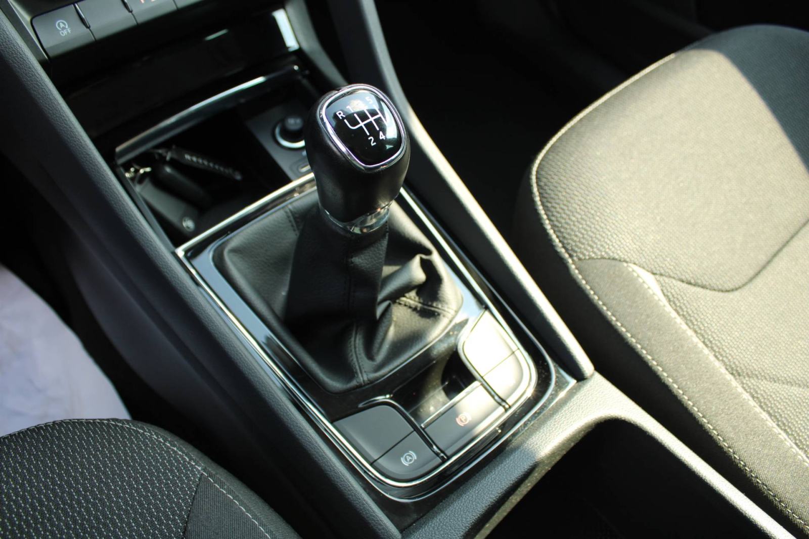 Škoda Kodiaq 1.5 TSi 7 sjedala *LED, NAVIGACIJA, KAMERA*, fotografija 18