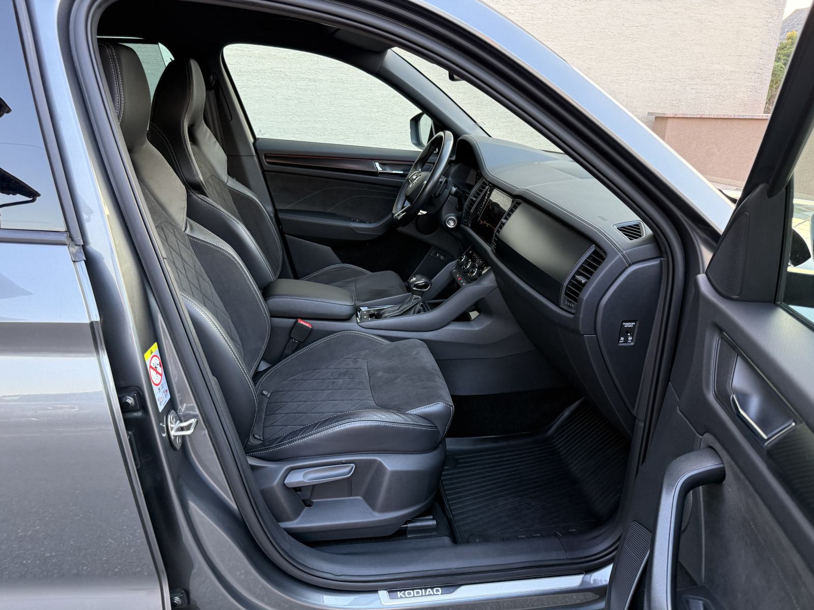 Škoda Kodiaq 2,0 TDI,4X4,DSG,200ks,2022.god.SPORTLINE,NAVI,LED,VIRTUAL, fotografija 9