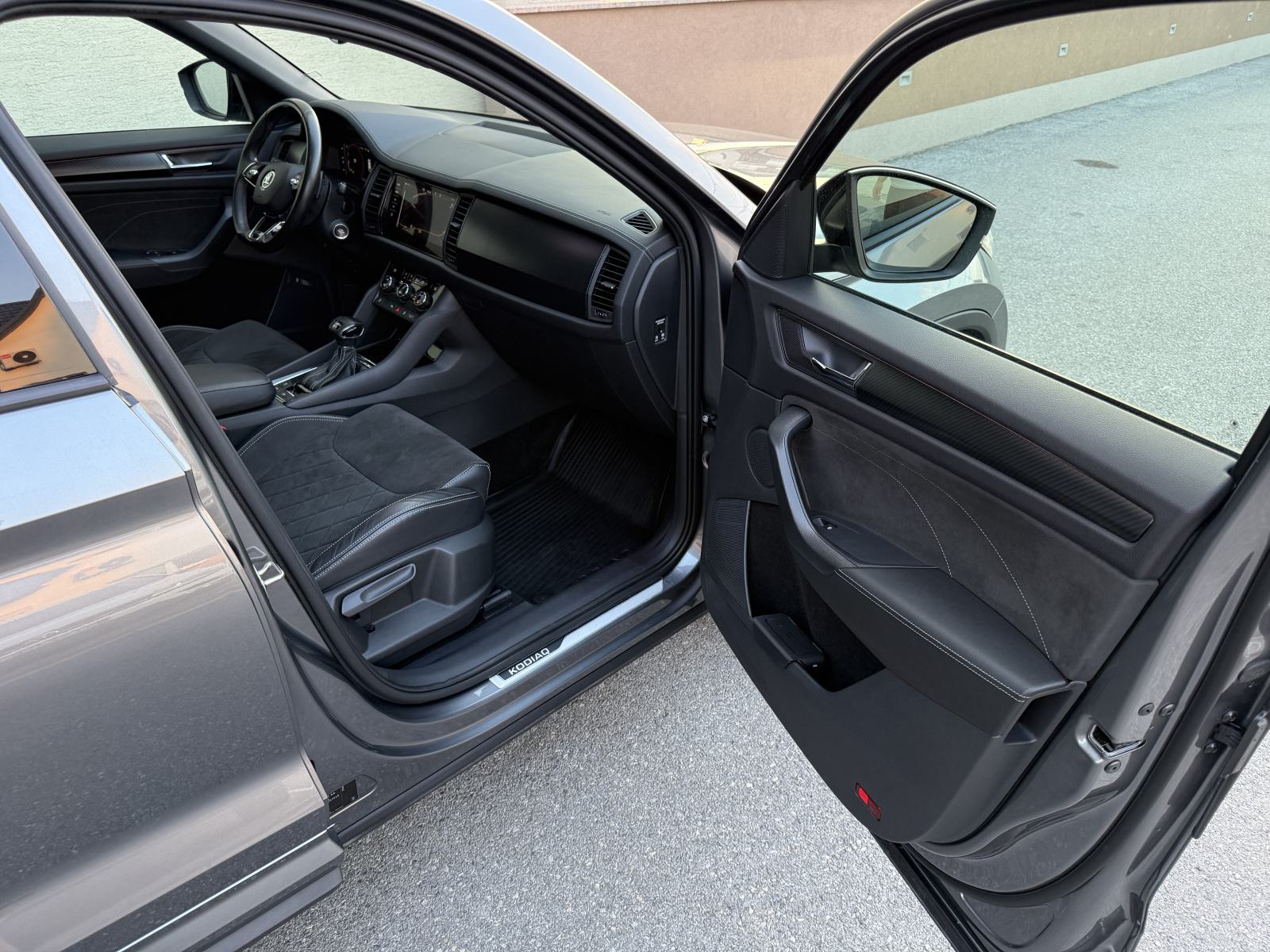 Škoda Kodiaq 2,0 TDI,4X4,DSG,200ks,2022.god.SPORTLINE,NAVI,LED,VIRTUAL, fotografija 11