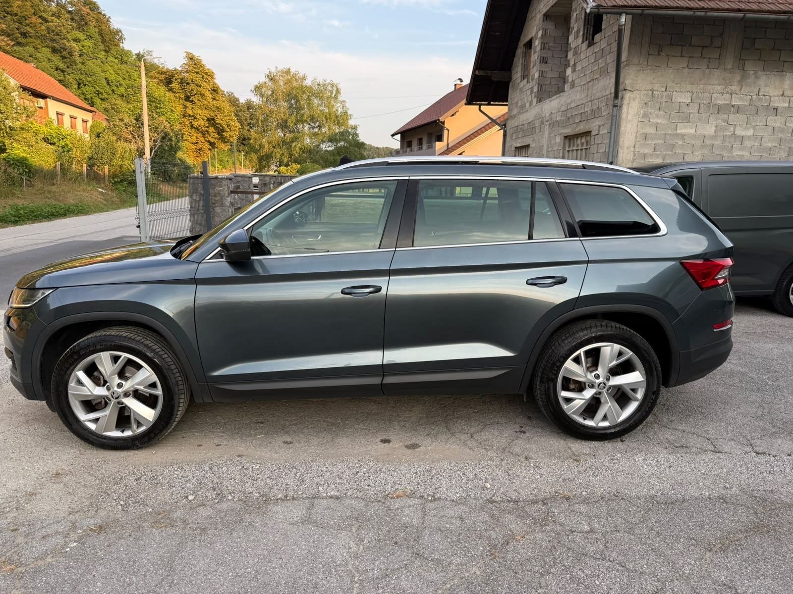 Škoda Kodiaq 2,0 TDI DSG — panorama — kamera 360 — 7 sjedala, fotografija 3