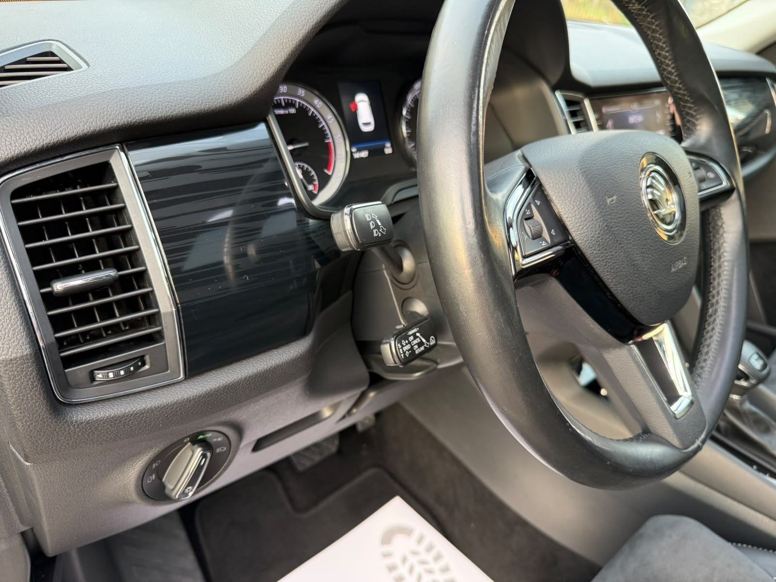 Škoda Kodiaq 2,0 TDI DSG — panorama — kamera 360 — 7 sjedala, fotografija 10
