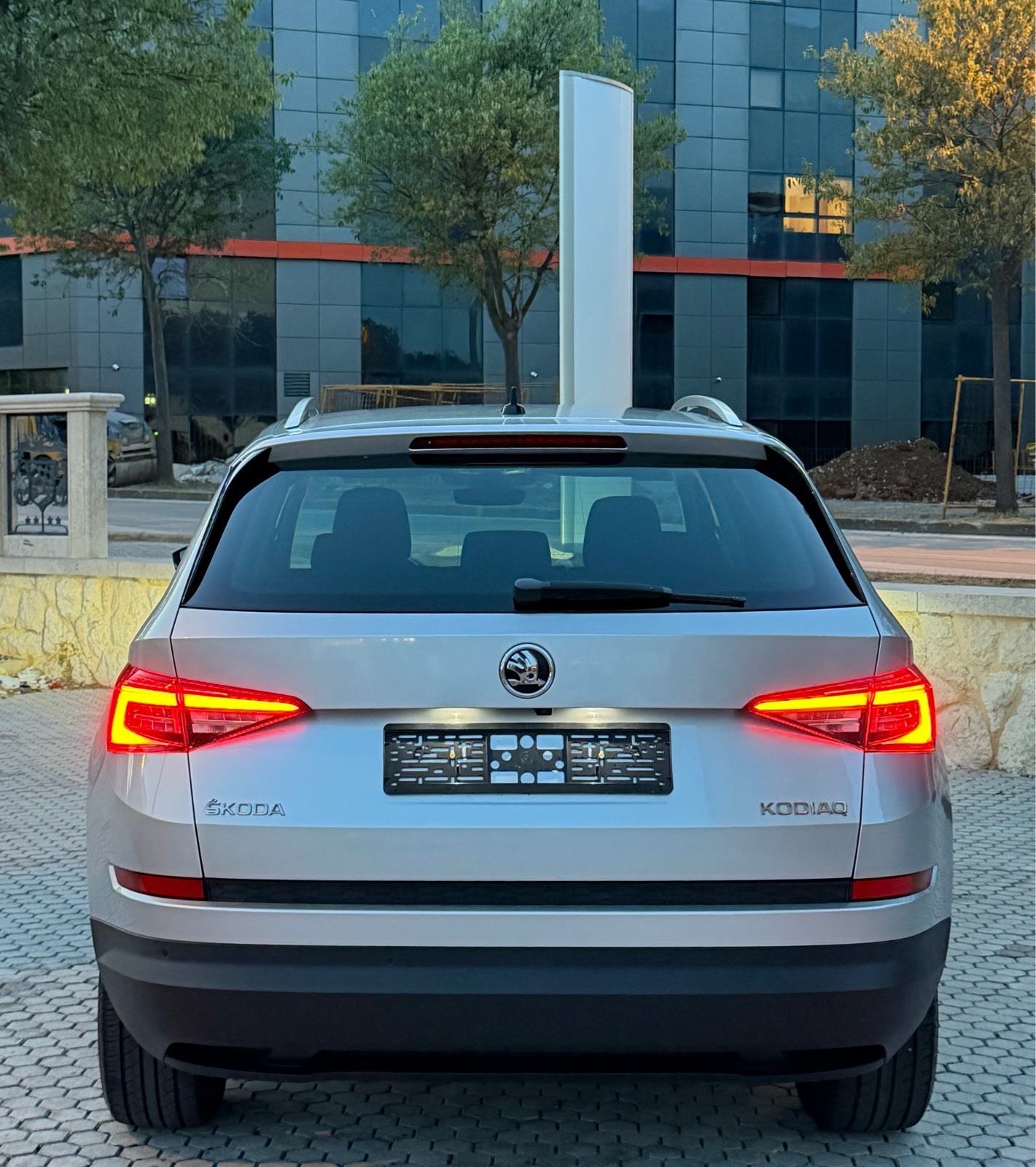 ŠKODA KODIAQ 2.0 TDI_DSG ~ STYLE ~ LED,KAMERA,KEYLESS,NAVI, fotografija 12