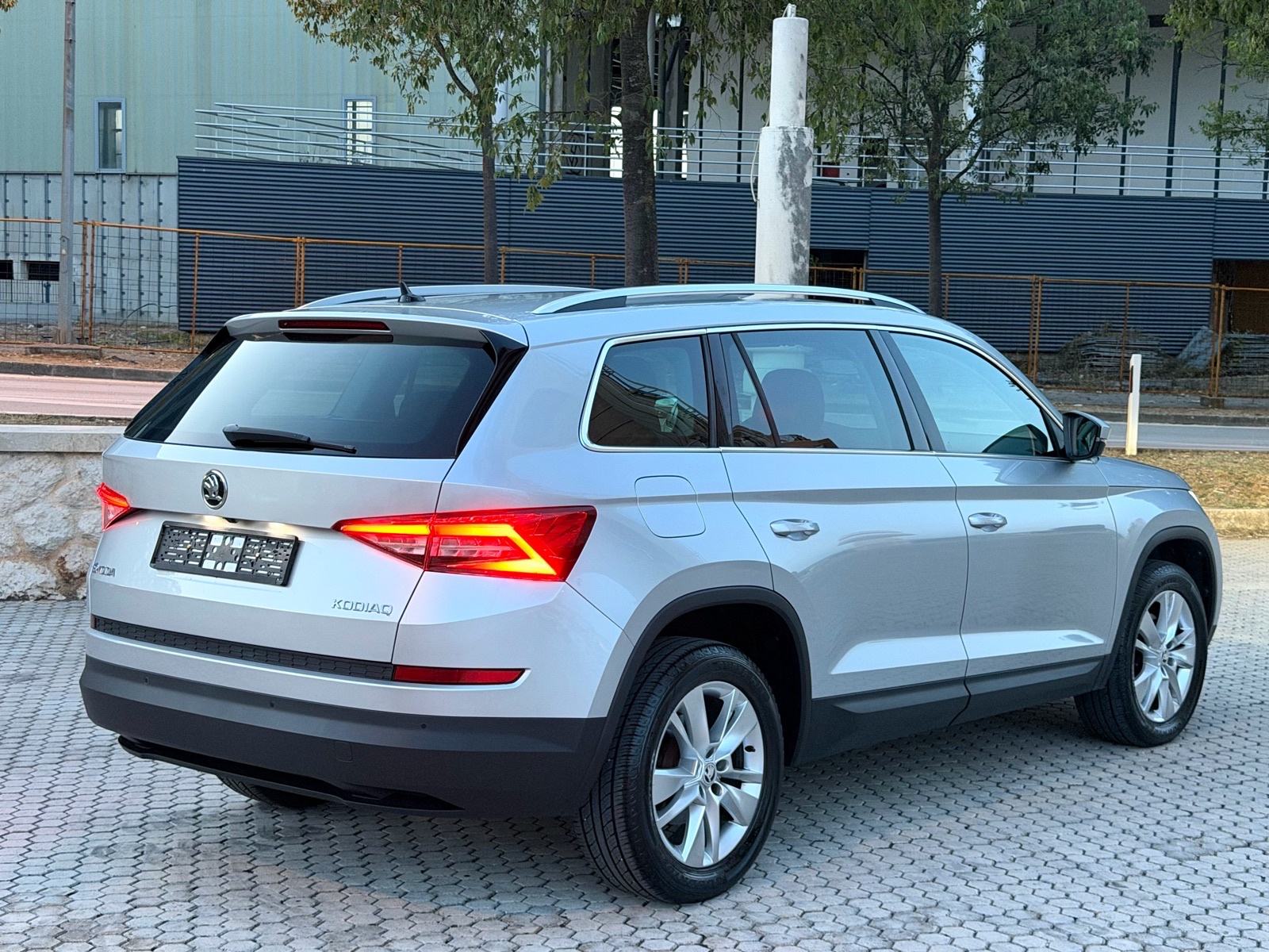 ŠKODA KODIAQ 2.0 TDI_DSG ~ STYLE ~ LED,KAMERA,KEYLESS,NAVI, fotografija 3