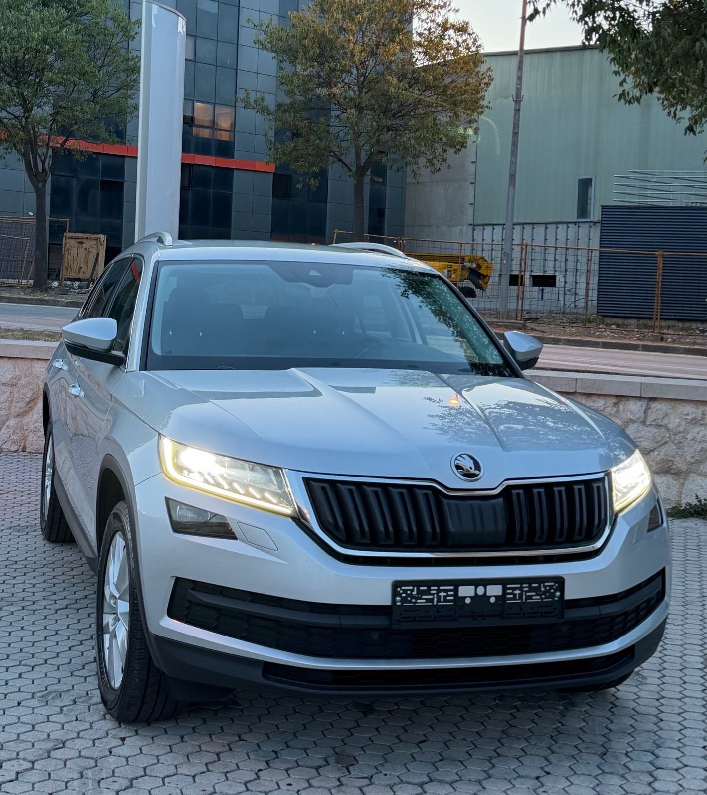 ŠKODA KODIAQ 2.0 TDI_DSG ~ STYLE ~ LED,KAMERA,KEYLESS,NAVI, fotografija 18