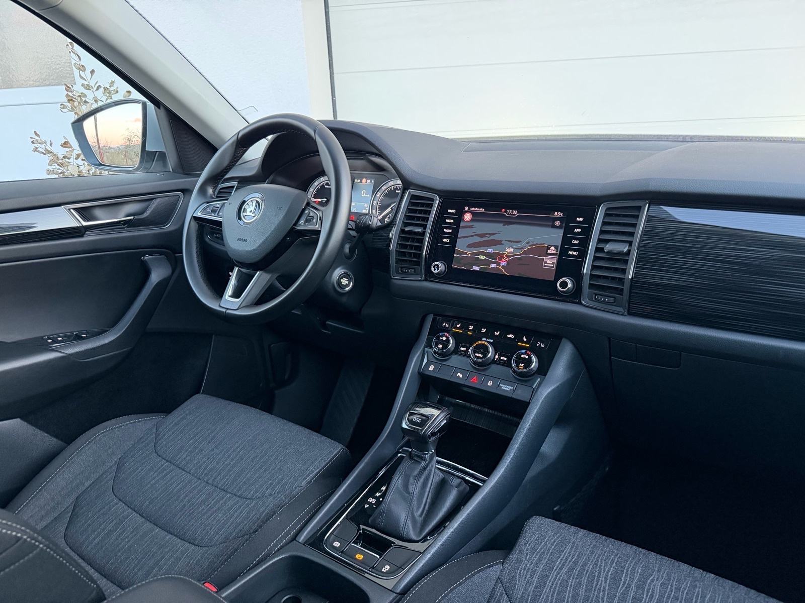 ŠKODA KODIAQ 2.0 TDI_DSG ~ STYLE ~ LED,KAMERA,KEYLESS,NAVI, fotografija 13