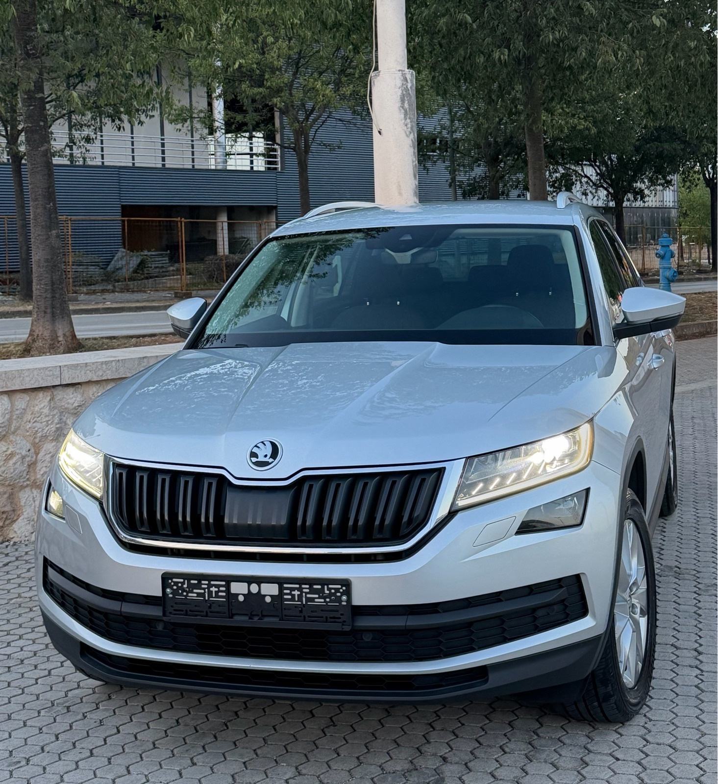 ŠKODA KODIAQ 2.0 TDI_DSG ~ STYLE ~ LED,KAMERA,KEYLESS,NAVI, fotografija 19