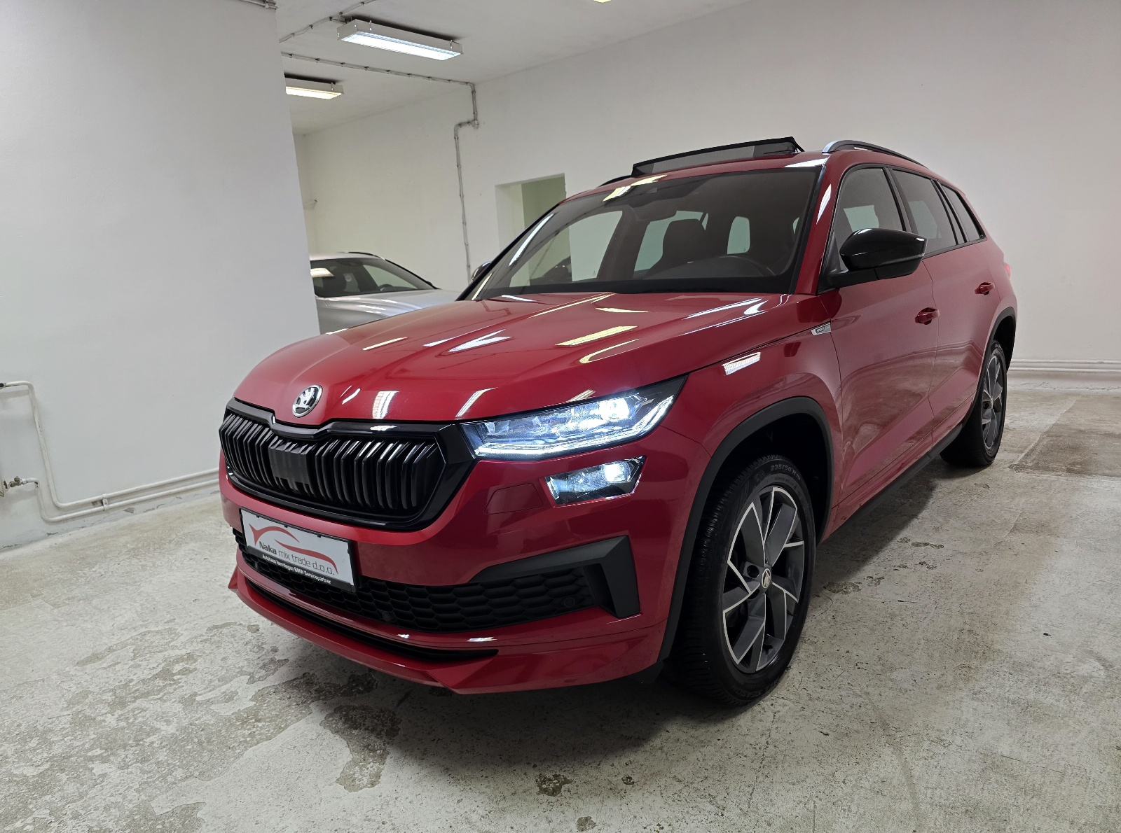 Škoda Kodiaq 2.0 TDI *SPORTLINE* 2023. DSG/MATRIX/PANO/KAM/AMB/VIRTUAL, fotografija 3