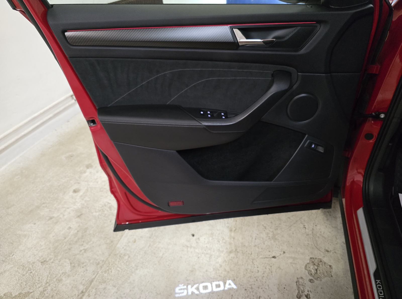 Škoda Kodiaq 2.0 TDI *SPORTLINE* 2023. DSG/MATRIX/PANO/KAM/AMB/VIRTUAL, fotografija 12