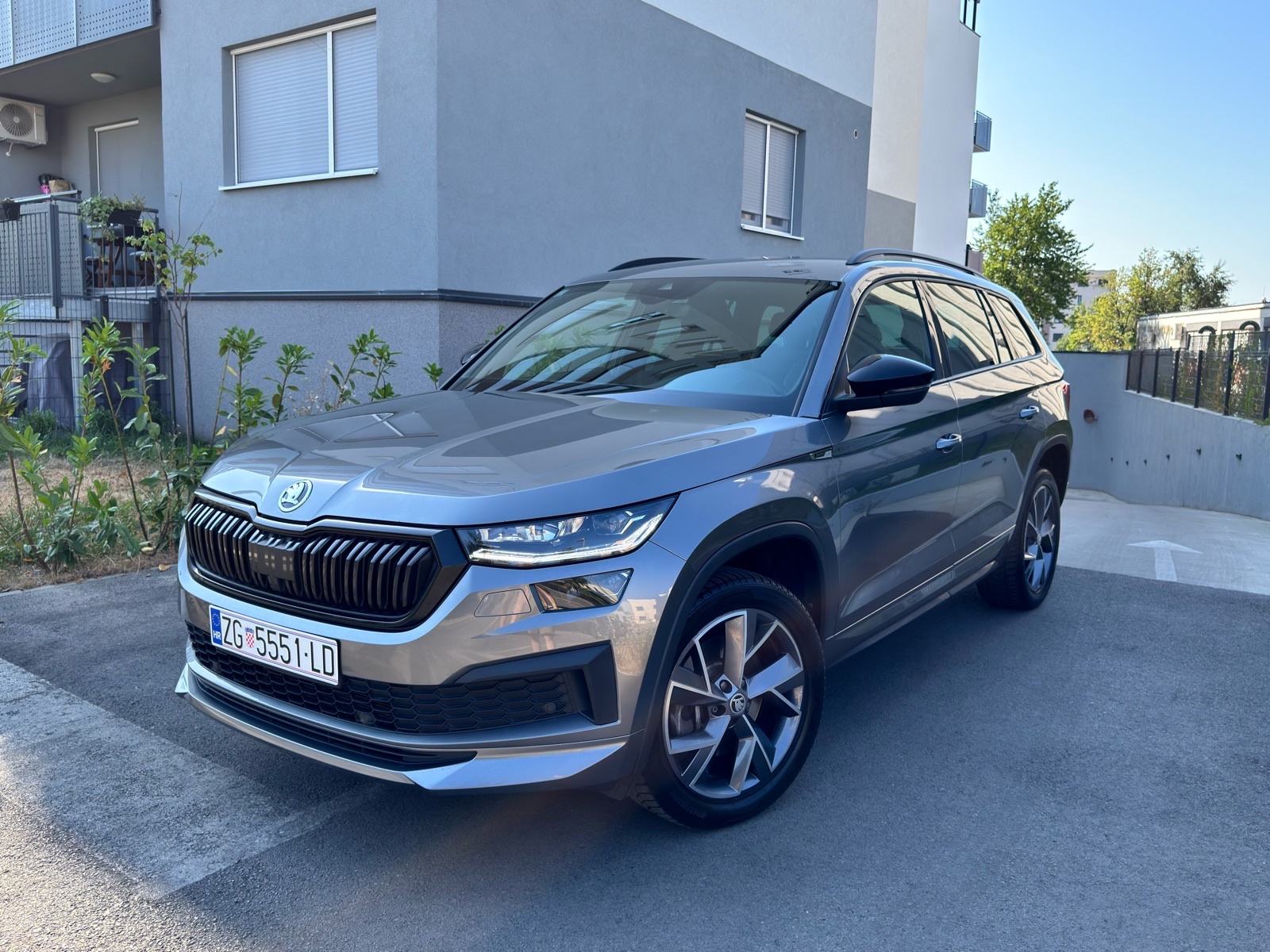 Škoda Kodiaq 2.0 TDI*SPORTLINE*7 SICEVA*VIRTUAL*AMBI*KAM*MATRIX*19”TOP, pogled izvana - slika 2