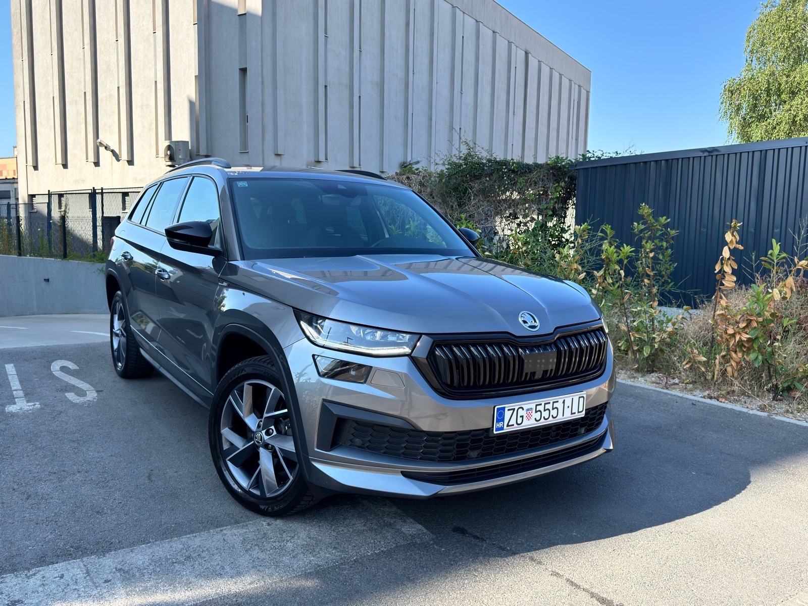 Škoda Kodiaq 2.0 TDI*SPORTLINE*7 SICEVA*VIRTUAL*AMBI*KAM*MATRIX*19”TOP, pogled izvana - slika 1
