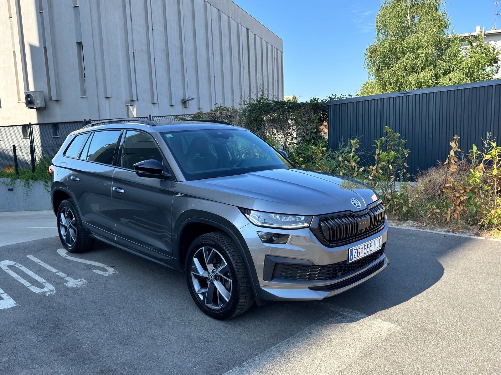 Škoda Kodiaq 2.0 TDI*SPORTLINE*7 SICEVA*VIRTUAL*AMBI*KAM*MATRIX*19”TOP, pogled izvana - slika 4