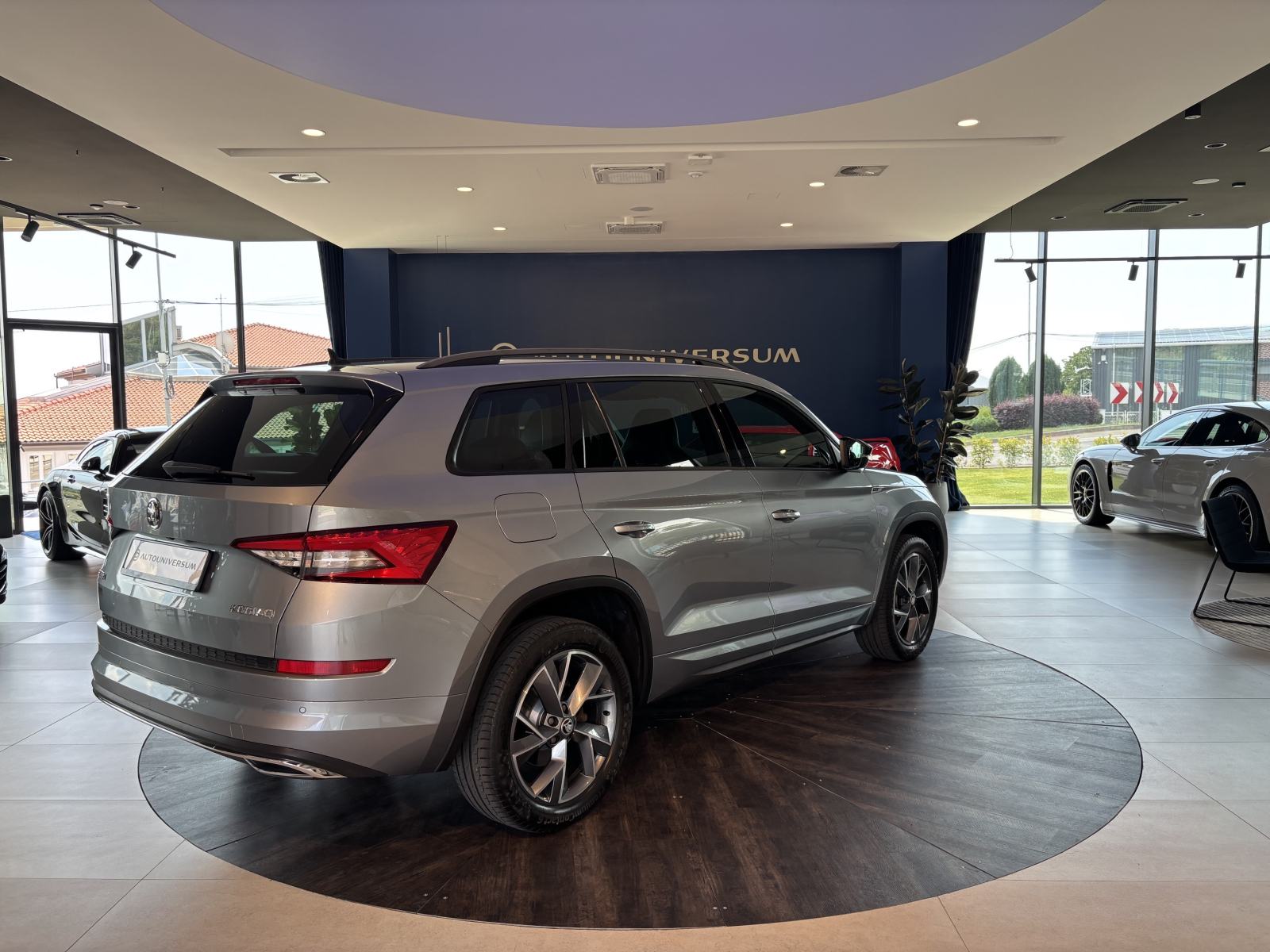 Škoda Kodiaq 2.0 TDI SportLine DSG - LED, koža, kamera, CANTON, alu 19, fotografija 3