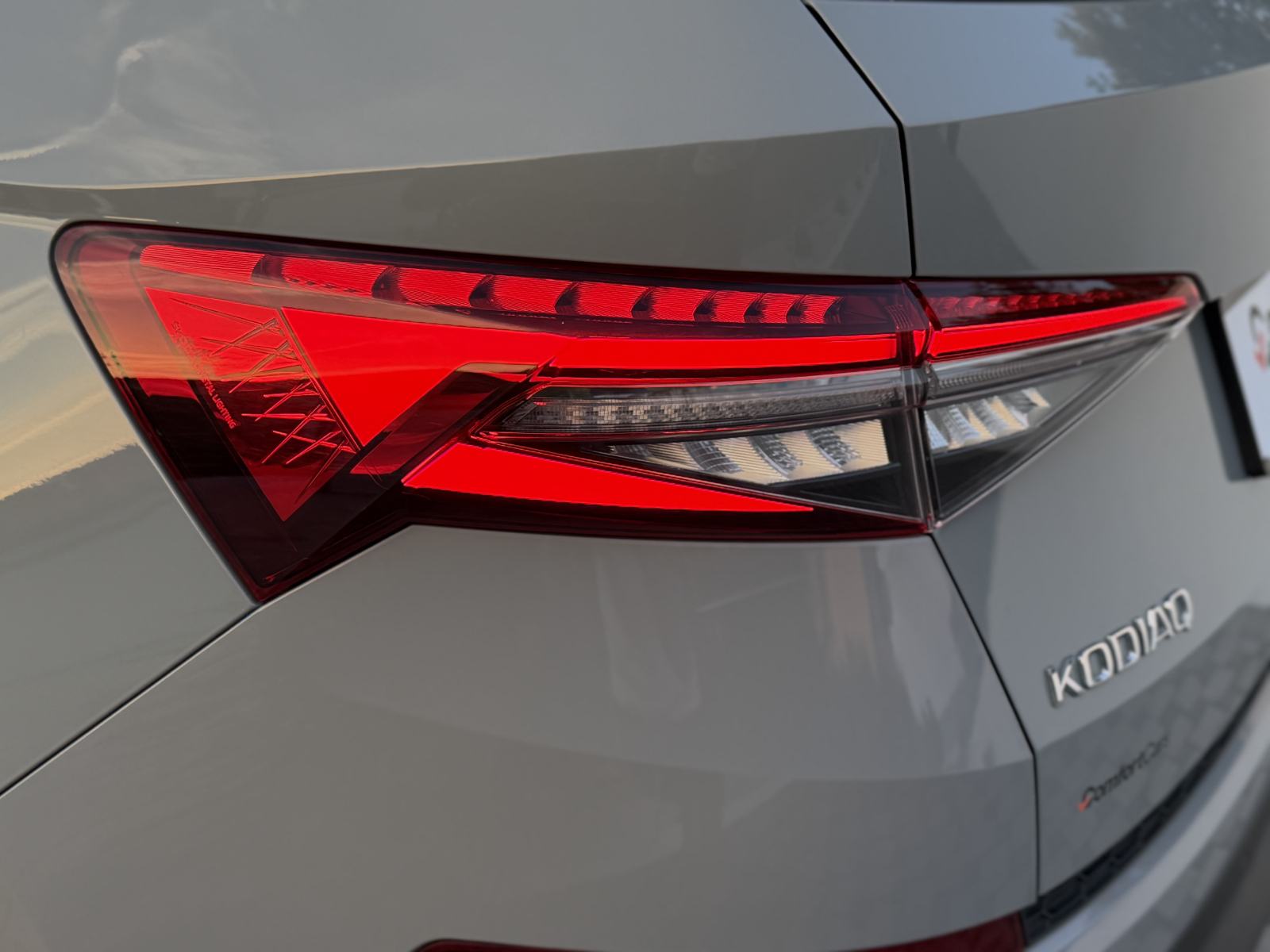 Škoda Kodiaq 2,0TDI Automatik/DSG~Navi~Full Led~Kamera~Servisna~Jamstv, fotografija 12