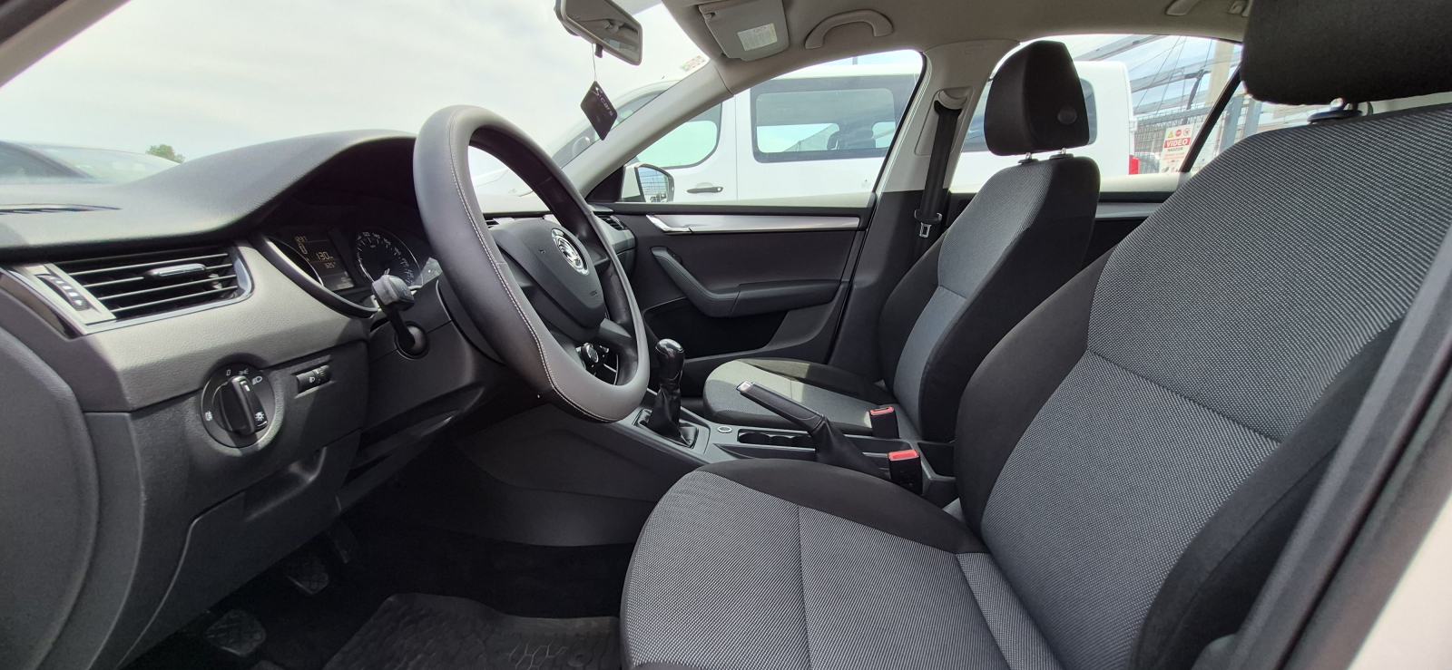 Škoda Octavia 1,2 TSI, HR AUTO, KLIMA, EL. RETROVIZORI, REG. 11/2026.., fotografija 12