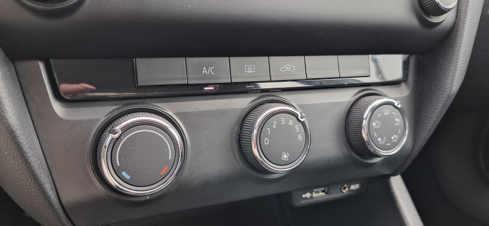 Škoda Octavia 1,2 TSI, HR AUTO, KLIMA, EL. RETROVIZORI, REG. 11/2026.., fotografija 18